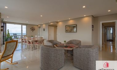 Departamento en venta de 2 dormitorios c/ cochera en Parque Luro