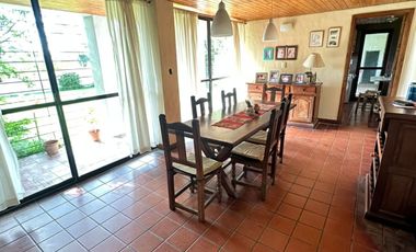 Chalet en venta  sobre dos lotes en Santa Clara del Mar