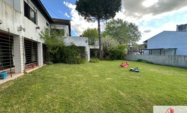 Chalet en venta  sobre dos lotes en Santa Clara del Mar