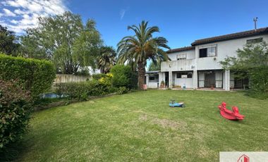 Chalet en venta  sobre dos lotes en Santa Clara del Mar