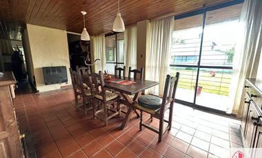 Chalet en venta  sobre dos lotes en Santa Clara del Mar