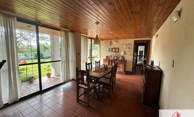 Chalet en venta  sobre dos lotes en Santa Clara del Mar