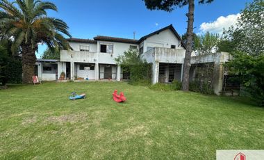 Chalet en venta  sobre dos lotes en Santa Clara del Mar