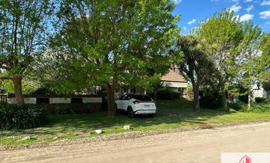 Chalet en venta  sobre dos lotes en Santa Clara del Mar