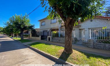 Chalet 3 ambientes 250 m² totales en venta con cochera en Burzaco