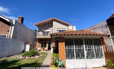 Chalet 3 ambientes 250 m² totales en venta con cochera en Burzaco