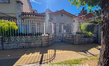 Chalet 3 ambientes 250 m² totales en venta con cochera en Burzaco