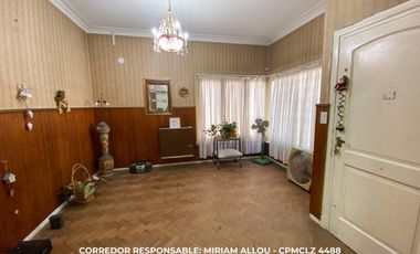Chalet 3 ambientes 250 m² totales en venta con cochera en Burzaco