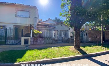 Chalet 3 ambientes 250 m² totales en venta con cochera en Burzaco