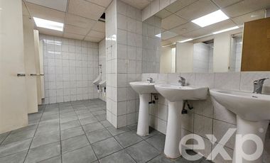 Oficina en Arriendo en Entre el MUT y el Metro El Golf