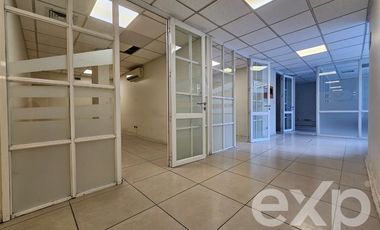 Oficina en Arriendo en Entre el MUT y el Metro El Golf