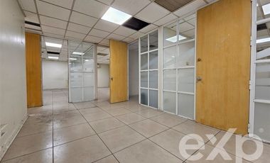 Oficina en Arriendo en Entre el MUT y el Metro El Golf