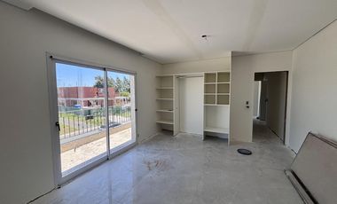 VENTA CASA EN SAN SEBASTIAN AREA 5 - 5 AMBIENTES