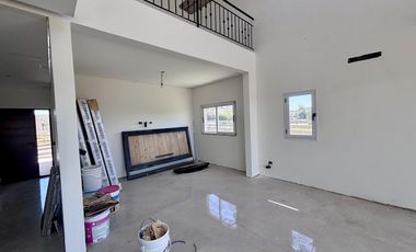 VENTA CASA EN SAN SEBASTIAN AREA 5 - 5 AMBIENTES