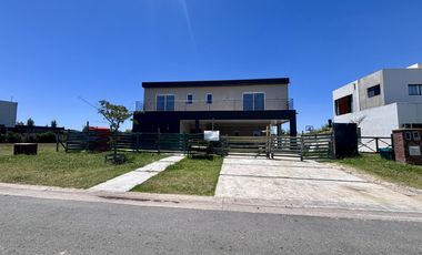VENTA CASA EN SAN SEBASTIAN AREA 5 - 5 AMBIENTES