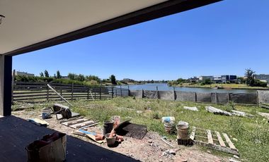 VENTA CASA EN SAN SEBASTIAN AREA 5 - 5 AMBIENTES