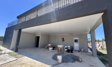 VENTA CASA EN SAN SEBASTIAN AREA 5 - 5 AMBIENTES