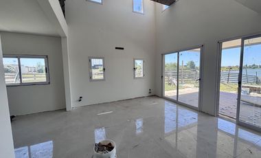 VENTA CASA EN SAN SEBASTIAN AREA 5 - 5 AMBIENTES