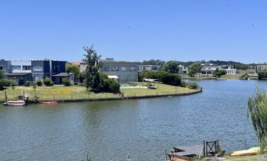 VENTA CASA EN SAN SEBASTIAN AREA 5 - 5 AMBIENTES