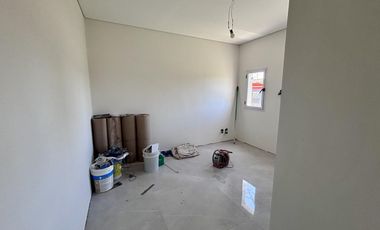 VENTA CASA EN SAN SEBASTIAN AREA 5 - 5 AMBIENTES