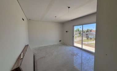 VENTA CASA EN SAN SEBASTIAN AREA 5 - 5 AMBIENTES