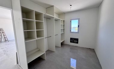 VENTA CASA EN SAN SEBASTIAN AREA 5 - 5 AMBIENTES