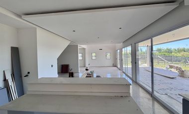 VENTA CASA EN SAN SEBASTIAN AREA 5 - 5 AMBIENTES