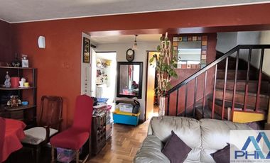 Casa en venta c/ estacionamiento en Vicente Valdés