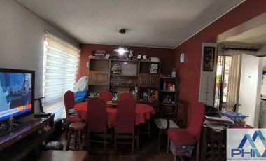 Casa en venta c/ estacionamiento en Vicente Valdés