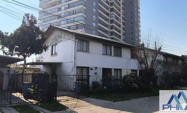 Casa en venta c/ estacionamiento en Vicente Valdés