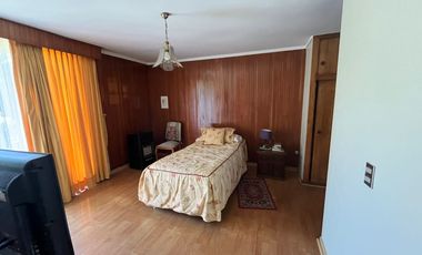 LUMINOSA Y FUNCIONAL CASA EN LA REINA