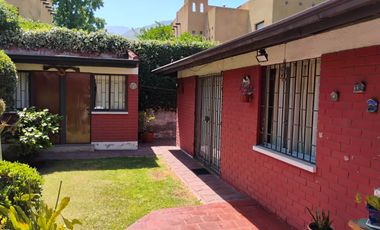 LUMINOSA Y FUNCIONAL CASA EN LA REINA