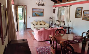 LUMINOSA Y FUNCIONAL CASA EN LA REINA