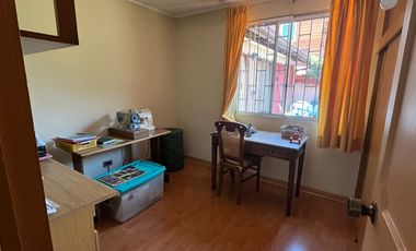 LUMINOSA Y FUNCIONAL CASA EN LA REINA