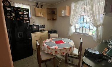 LUMINOSA Y FUNCIONAL CASA EN LA REINA