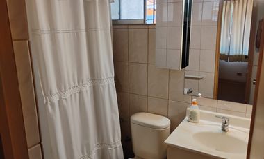 LUMINOSA Y FUNCIONAL CASA EN LA REINA