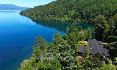 Casa con espectacular vista y 90 mts de orilla de lago Panguipulli