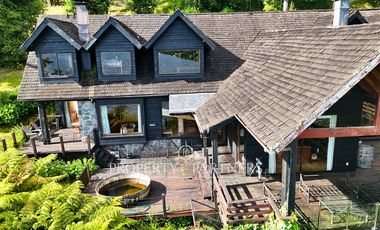 Casa con espectacular vista y 90 mts de orilla de lago Panguipulli