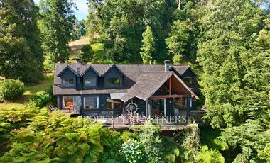 Casa con espectacular vista y 90 mts de orilla de lago Panguipulli