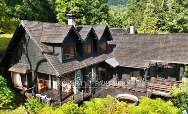 Casa con espectacular vista y 90 mts de orilla de lago Panguipulli