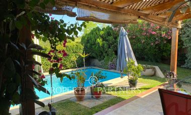 Casa con eficiencia energética en seguro Condominio Alto Macul , La Florida.