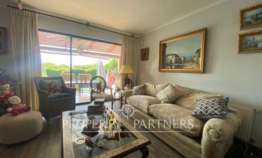 Casa con eficiencia energética en seguro Condominio Alto Macul , La Florida.