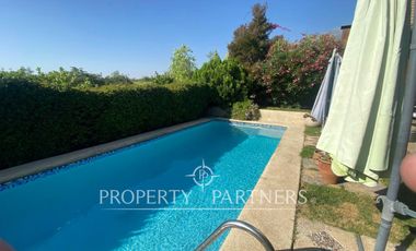 Casa con eficiencia energética en seguro Condominio Alto Macul , La Florida.