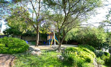 Casa con eficiencia energética en seguro Condominio Alto Macul , La Florida.