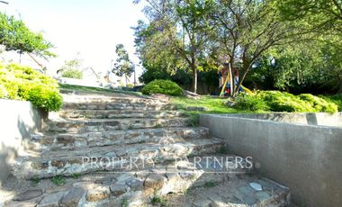 Casa con eficiencia energética en seguro Condominio Alto Macul , La Florida.