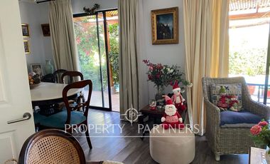 Casa con eficiencia energética en seguro Condominio Alto Macul , La Florida.