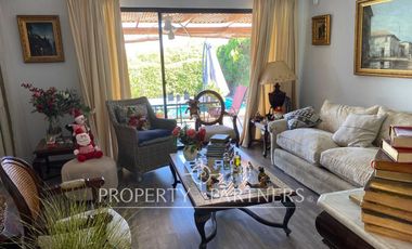 Casa con eficiencia energética en seguro Condominio Alto Macul , La Florida.