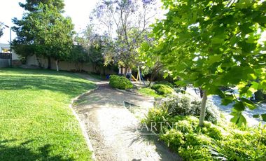 Casa con eficiencia energética en seguro Condominio Alto Macul , La Florida.