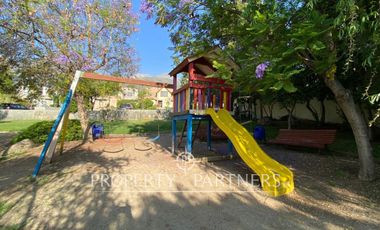 Casa con eficiencia energética en seguro Condominio Alto Macul , La Florida.