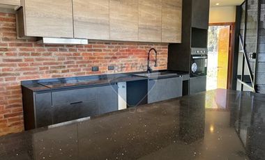 Arquitectura Única: Casa Industrial 4D/4B